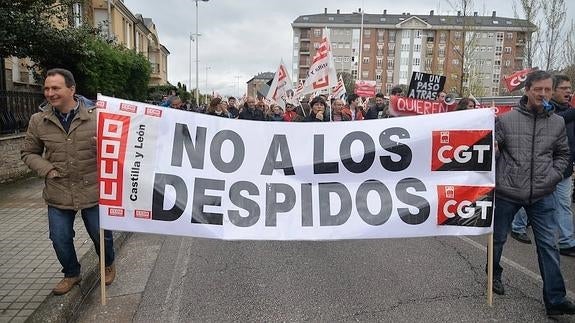 Medio millar de personas se manifestaron en Ponferrada contra los despidos en FCC.