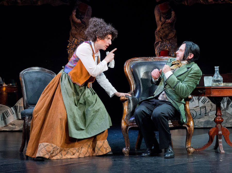 Malena Alterio y Fernando Tejero, en una escena de la obra.