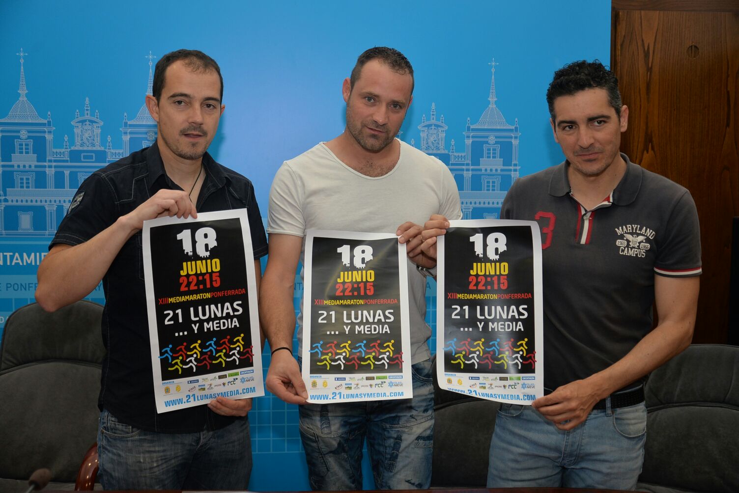 El concejal de Deportes con los representantes de la Liga Atlética del Bierzo, en la presentación de la prueba.