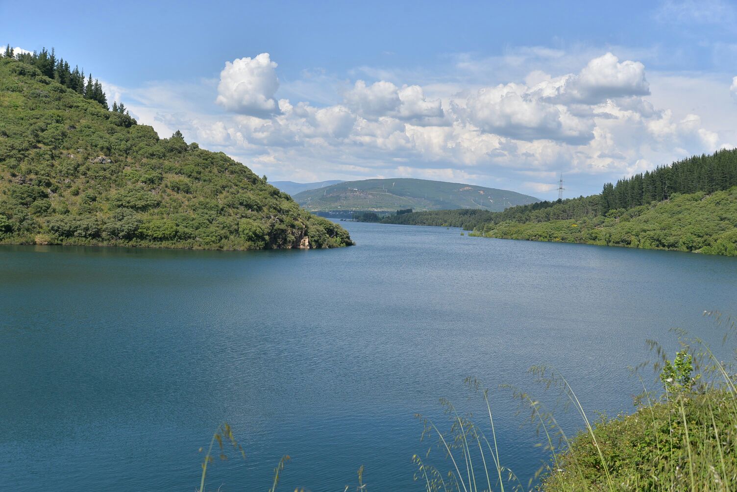 Imagen actual del pantano de Bárcena.