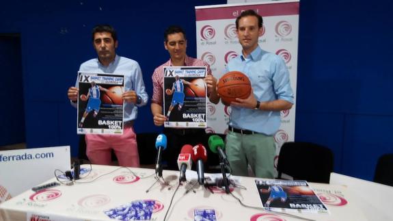 El concejal de Deportes junto al presidente del CDP y el director deportivo, en la presentación del IX Basket Training Camp.