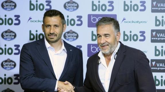 José 'Silvano' presenta a Manuel Herrero como entrenador de la Ponferradina.