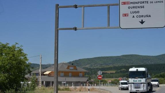 La carretera N-120 une Ponferrada y Orense.