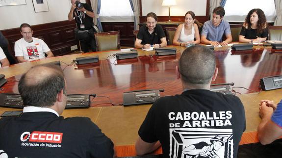 Pablo Iglesias reunido con los mineros de Astur Leonesa.