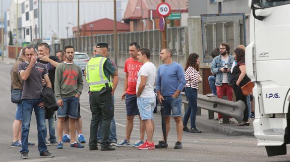 Mineros de Astur Leonesa, durante el corte realizado este jueves.