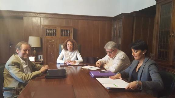 Imagen de la reunión entre el Ayuntamiento de Ponferrada y la Escuela de Organización Industrial.
