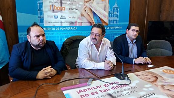 El concejal de Comercio, Carlos Fernández, presentó la campaña junto al gerente de Dornier y el presidente de Templarium.