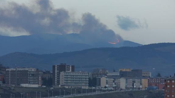 Incendio en El Acebo visto desde Ponferrada.