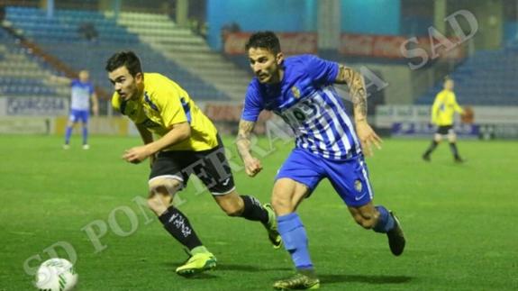 Ríos Reina, durante un partido con la Ponferradina.