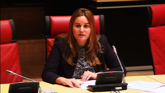 La procuradora socialista berciana, Gloria Acevedo, defendió la PNL en las Cortes.
