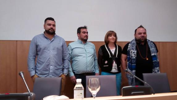 El presidente de Templarium, Felipe Álvarez, (D), junto a los representantes de la Asociación de Restaurantes del Bierzo, en la presentación del acuerdo.