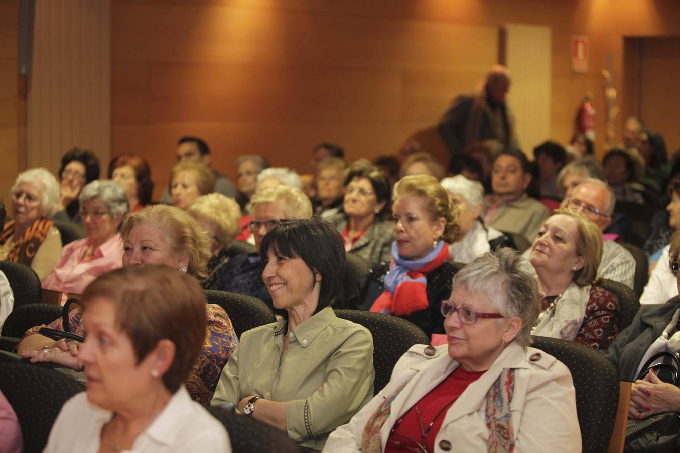 Conferencia del doctor Iván Pérez Coto en el Aula de Cultura de LA VOZ DE AVILÉS