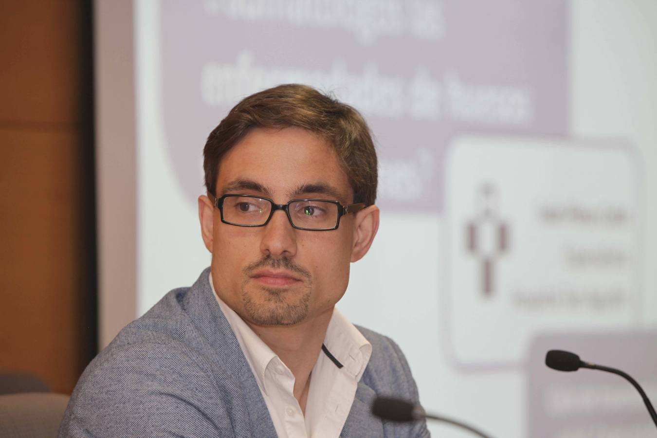 Conferencia del doctor Iván Pérez Coto en el Aula de Cultura de LA VOZ DE AVILÉS