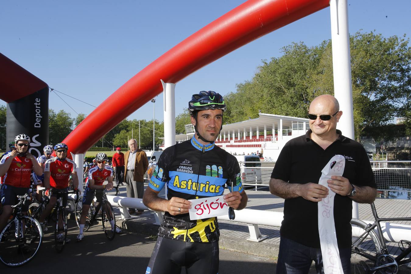 Carlos Sainz se suma al homenaje a Carlos Barredo