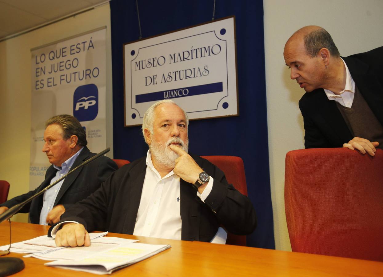 Cañete, entre protestas en Asturias