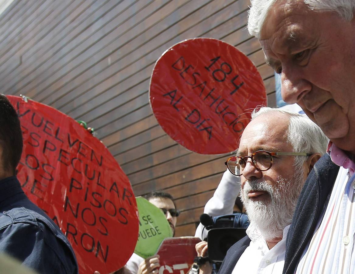 Cañete, entre protestas en Asturias