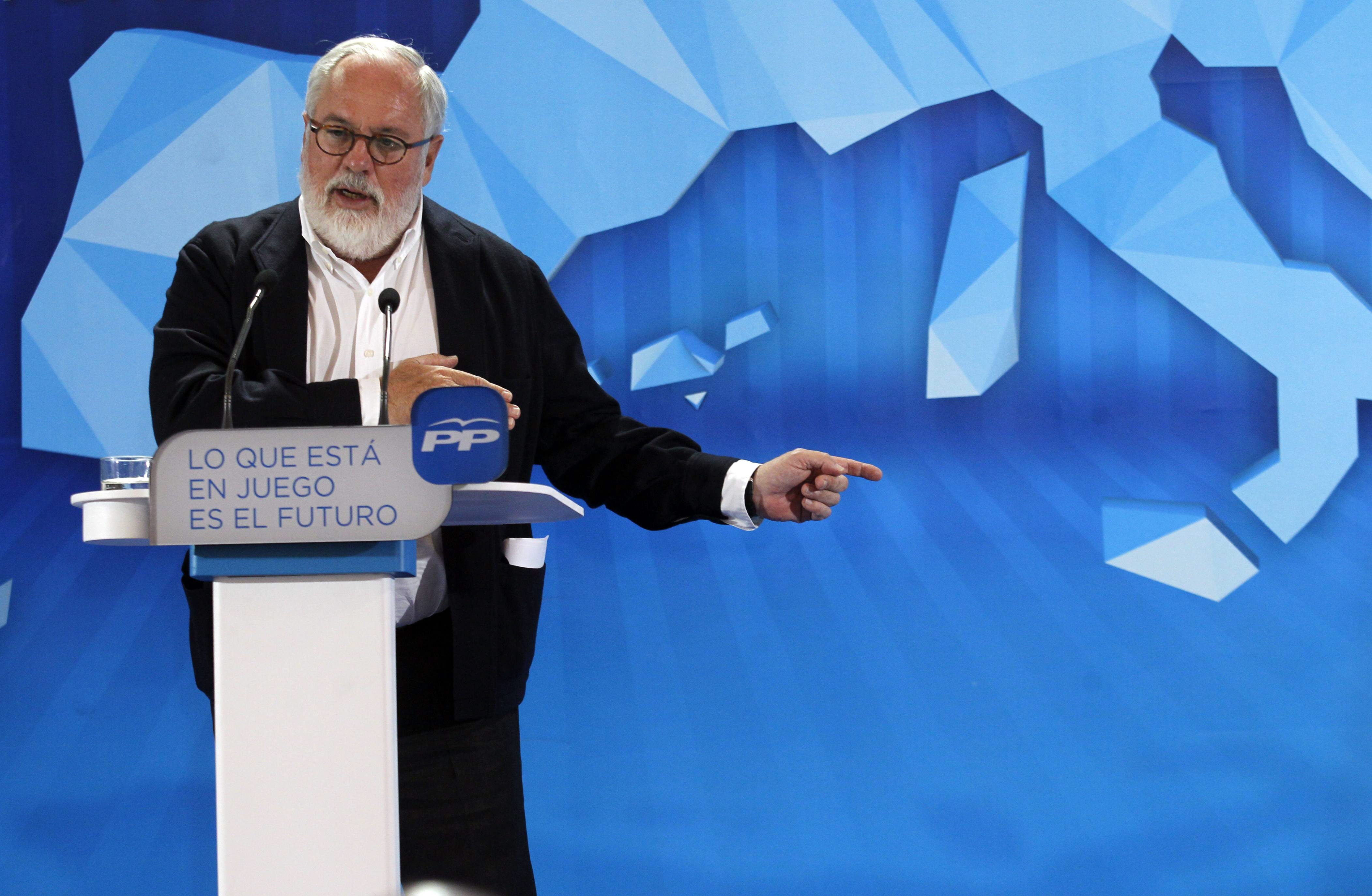 Mitin de Arias Cañete en Oviedo