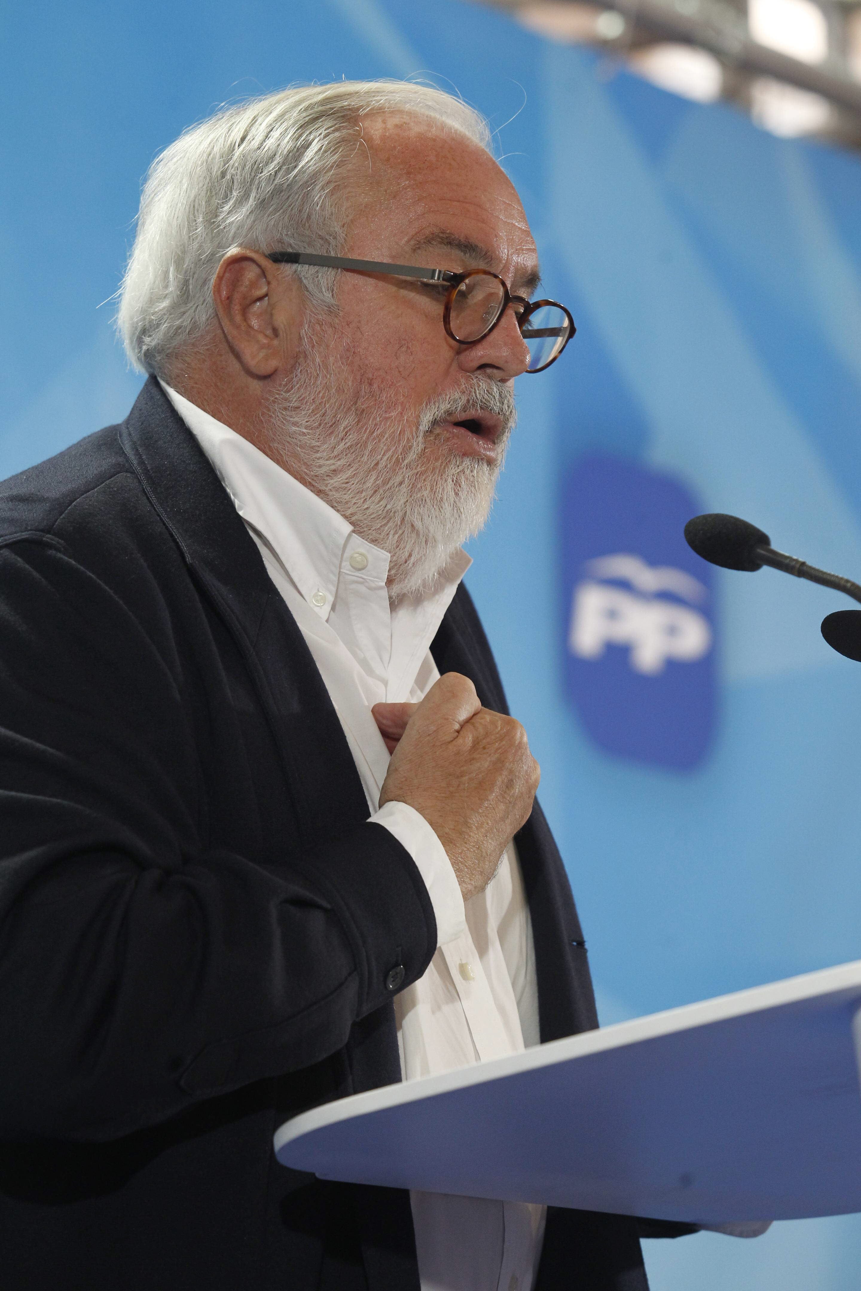 Mitin de Arias Cañete en Oviedo