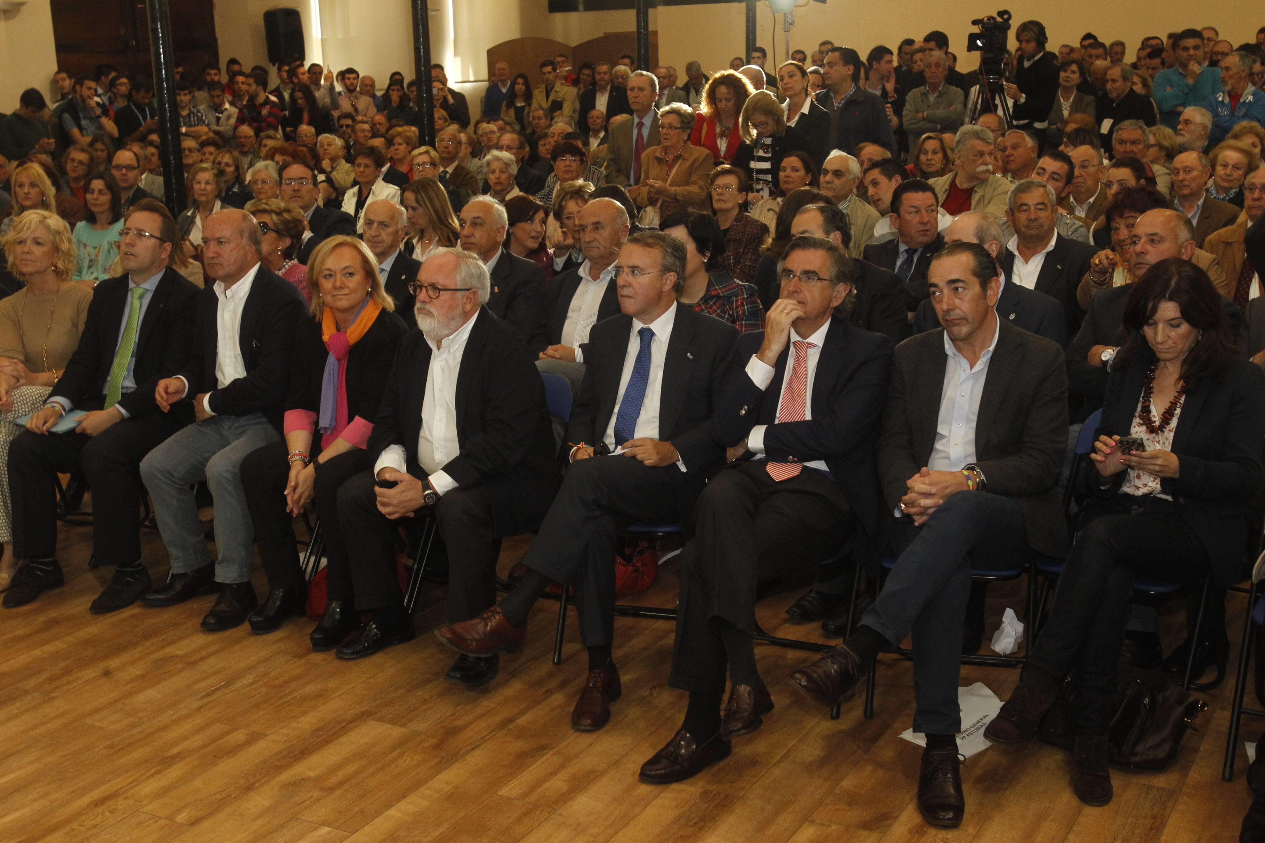 Mitin de Arias Cañete en Oviedo