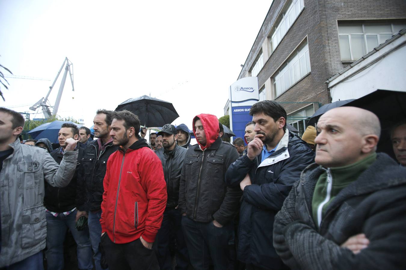 Compañeros del trabajador fallecido en Armón se manifiestan frente a la factoría