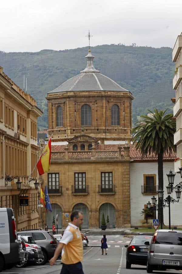 Antiguo hospicio. En 1768, Ventura Rodríguez trazó la capilla, elevada sobre los patios.