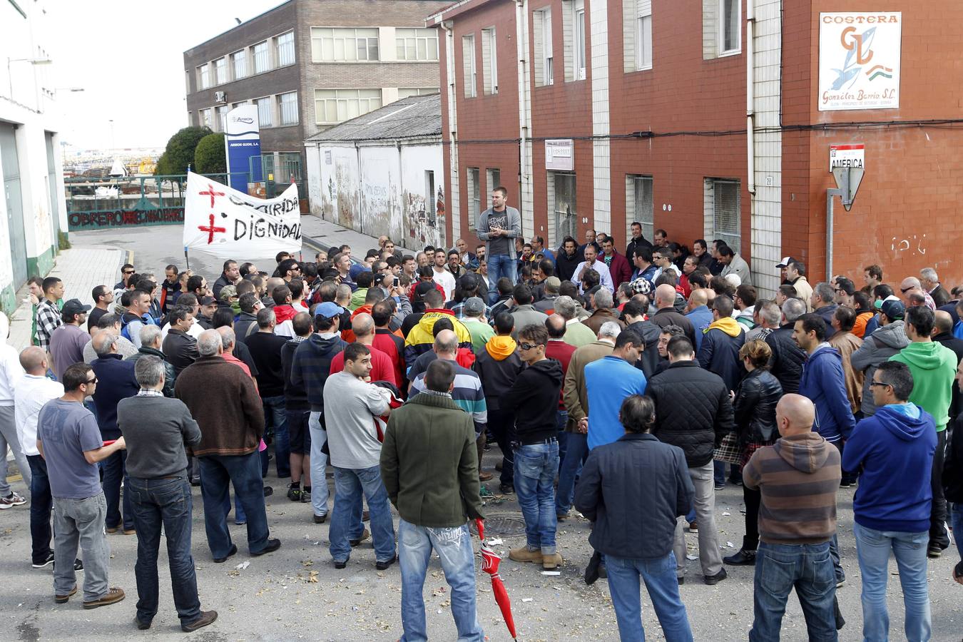 La emocionante asamblea de los trabajadores de Armón, en imágenes