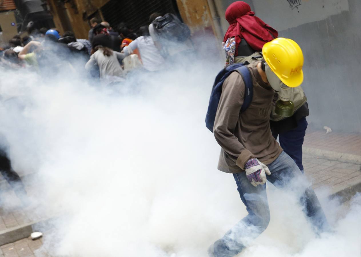 Brutal represión con gas lacrimógeno en Turquía