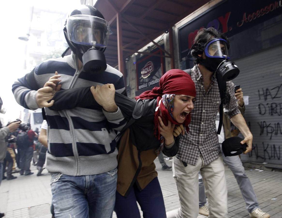 Brutal represión con gas lacrimógeno en Turquía