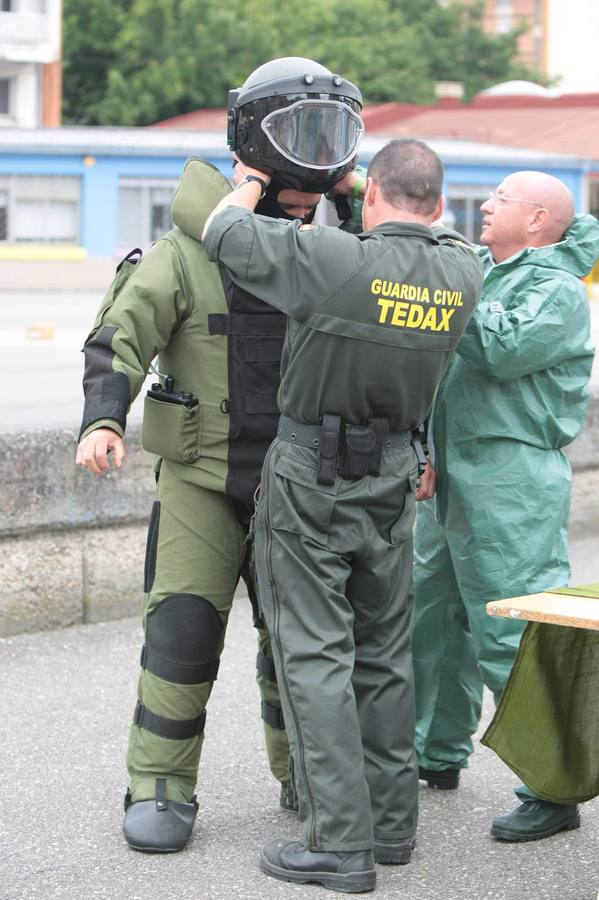 Exhibición de la Guardia Civil en el colegio Marcos del Torniello