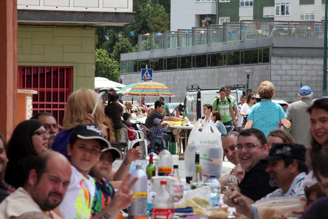 Comida en la calle de las fiestas de Villalegre