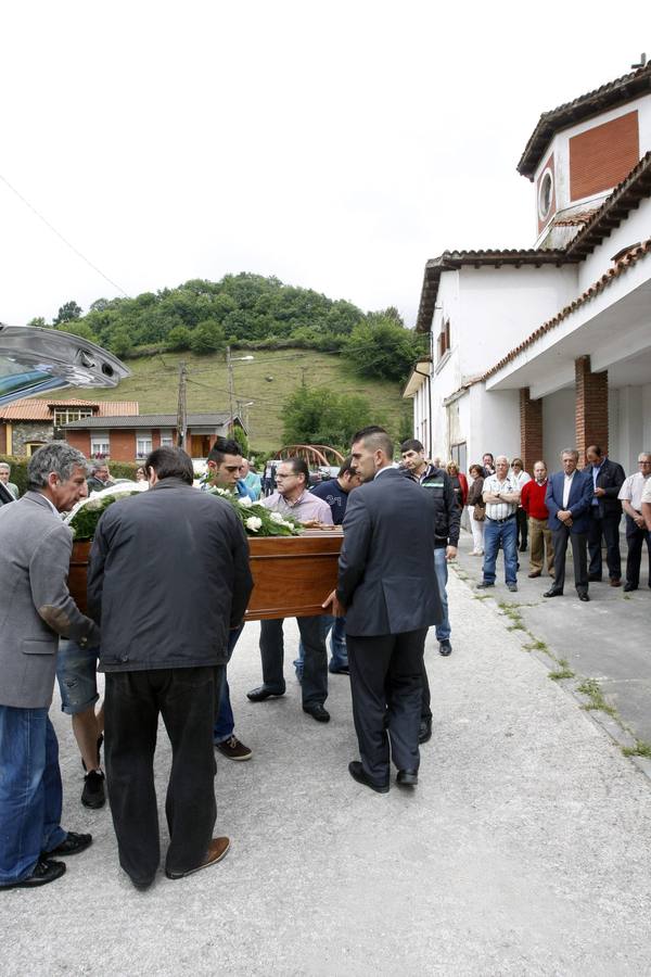 Funeral de Agustín González, en Vega del Ciego (Lena)