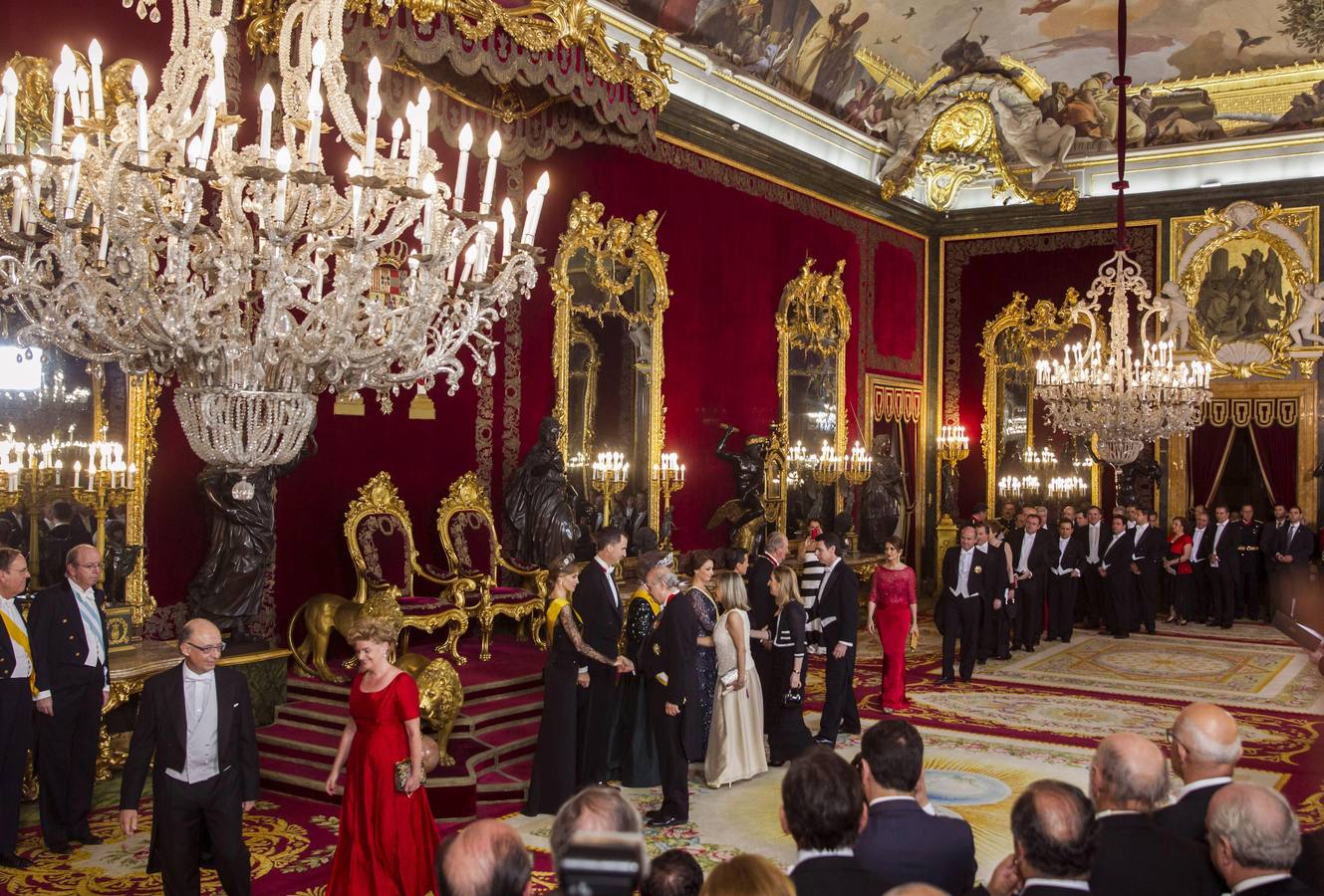 Máxima gala para la última cena con el Rey de anfitrión