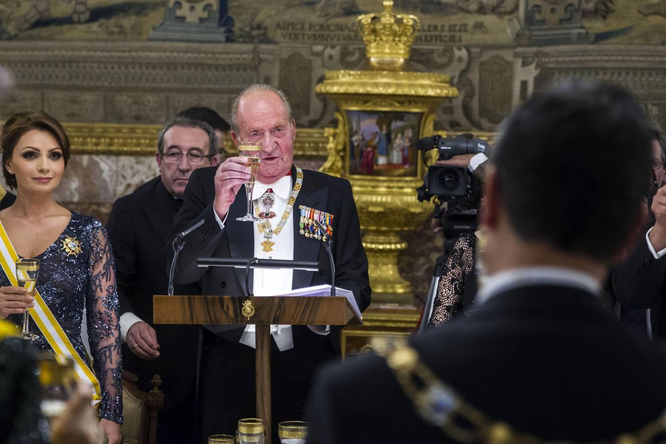 Máxima gala para la última cena con el Rey de anfitrión