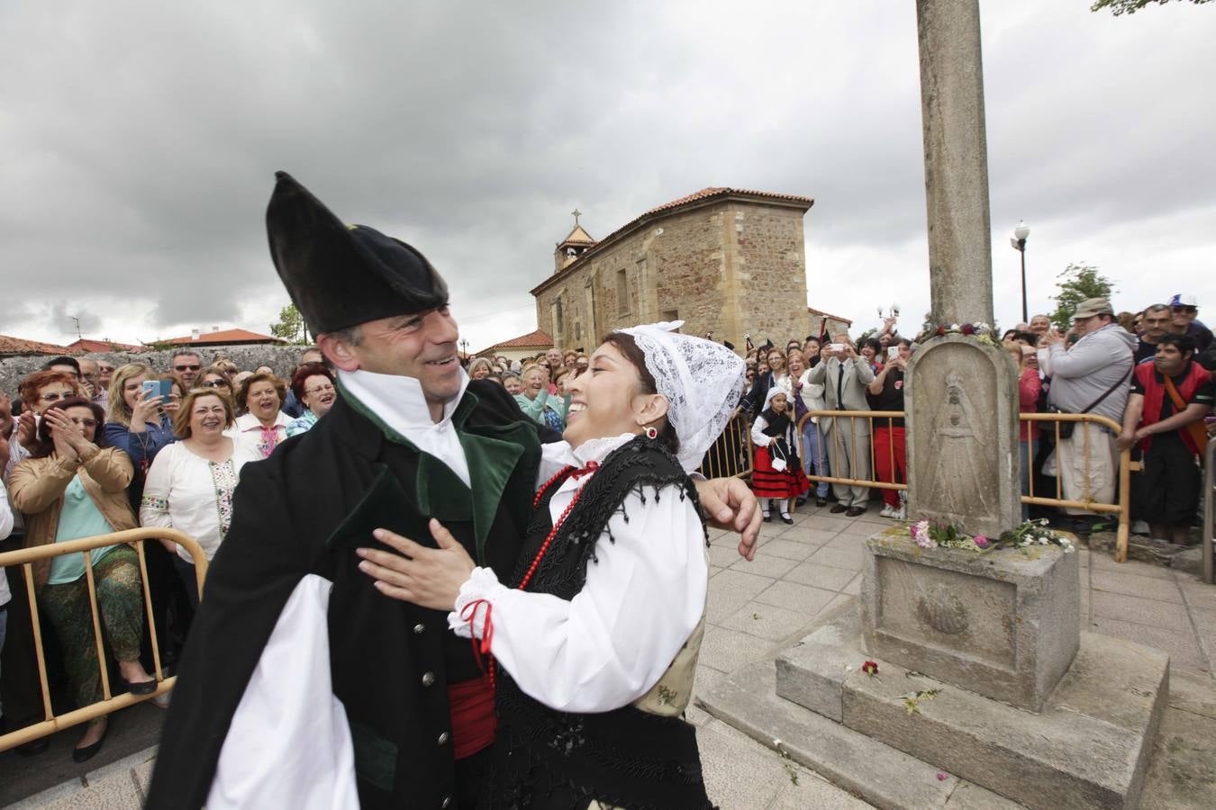 El Rito del Beso, en la Fiesta de El Puchero, en Villalegre