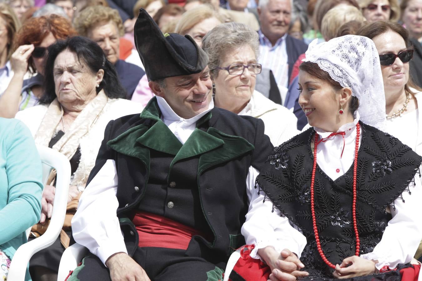 El Rito del Beso, en la Fiesta de El Puchero, en Villalegre