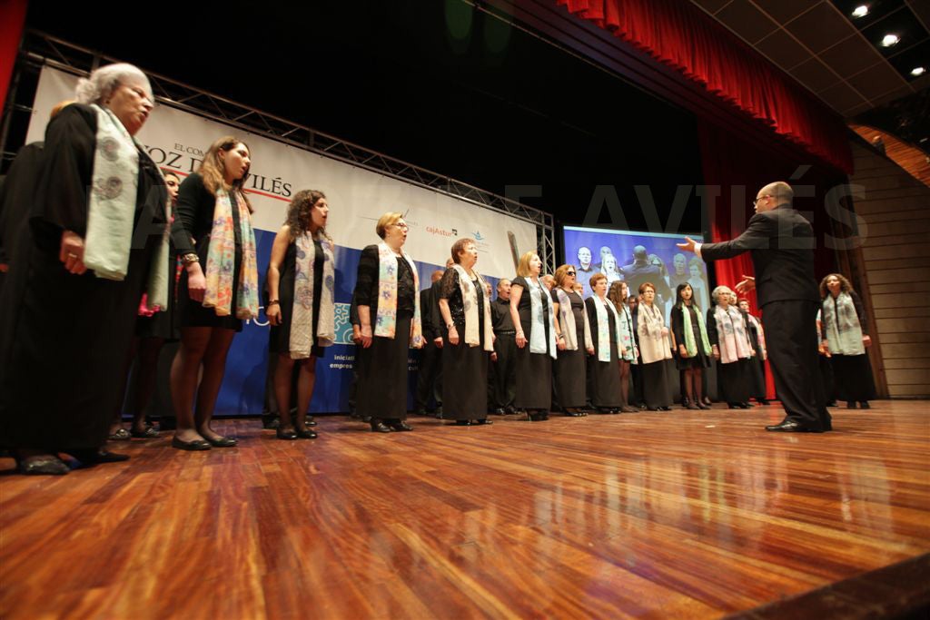 La actuación de la Polifónica del Centro Asturiano de Avilés cerró el acto celebrado en la Casa Municipal de Cultura. 