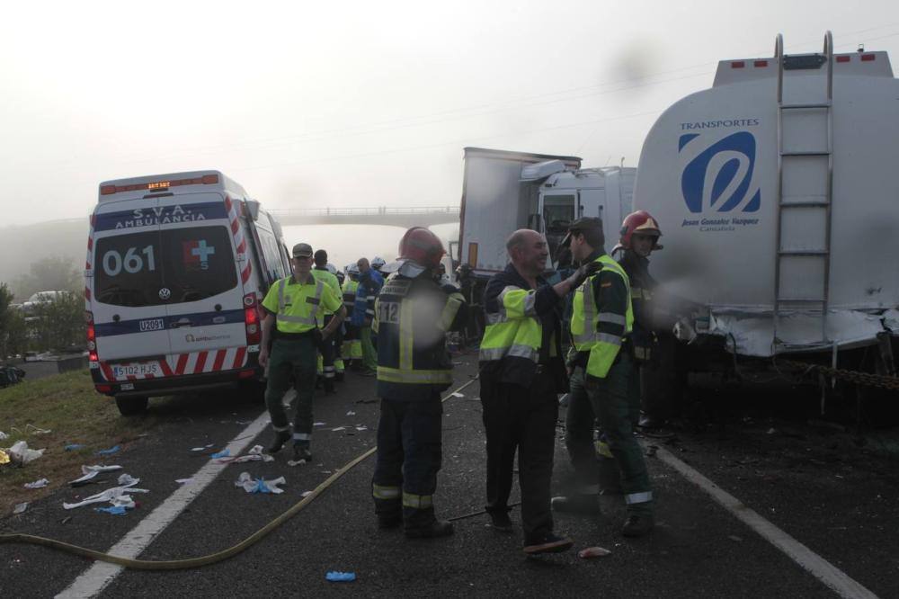 Dos gijoneses muertos en un accidente multiple en Cabezón de la Sal