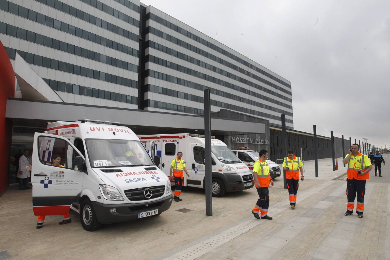 Las imágenes del traslado de los pacientes del viejo hospital al nuevo HUCA
