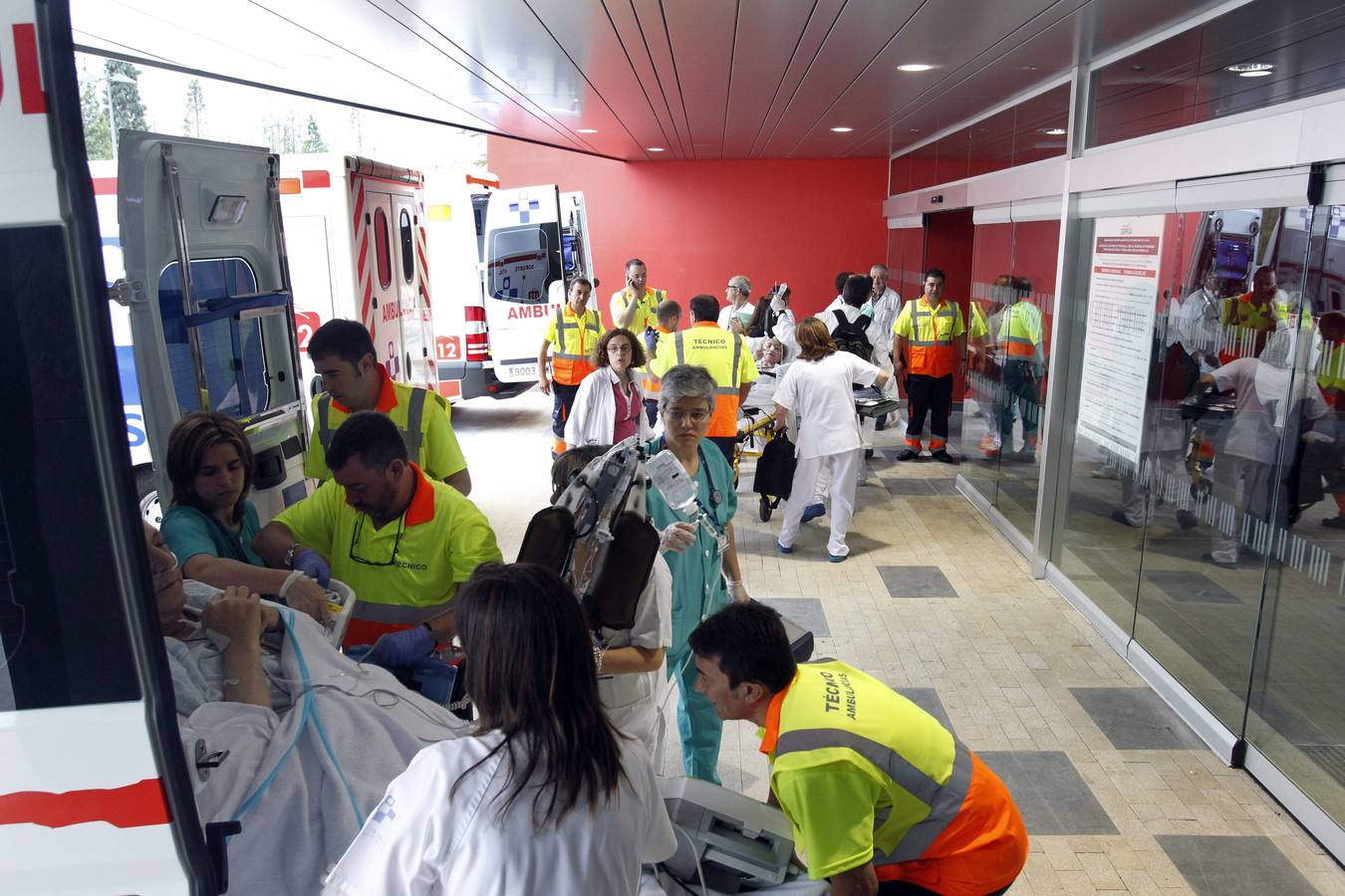 Las imágenes del traslado de los pacientes del viejo hospital al nuevo HUCA