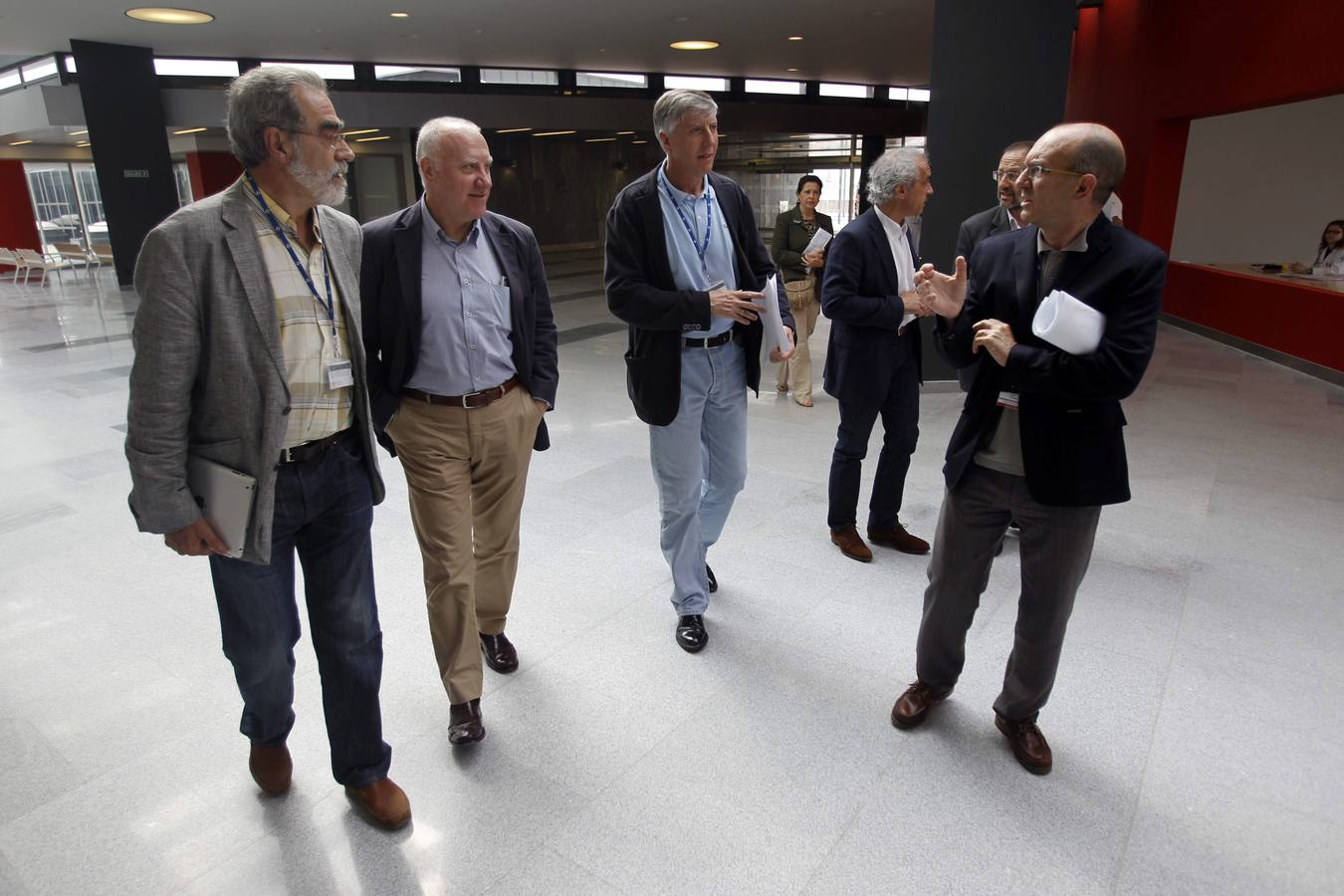 Las imágenes del traslado de los pacientes del viejo hospital al nuevo HUCA