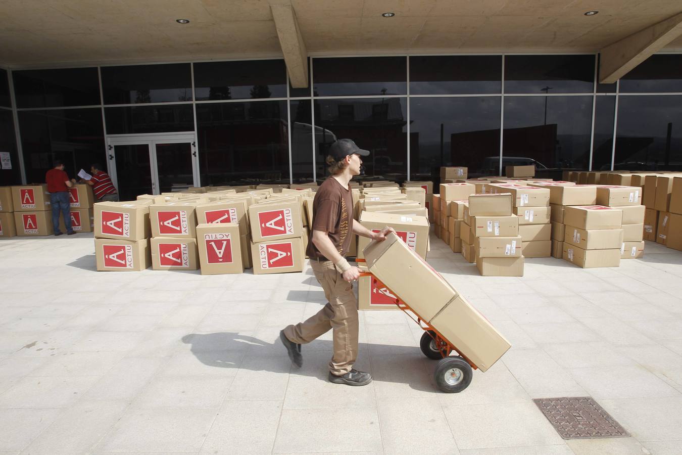 Las imágenes del traslado de los pacientes del viejo hospital al nuevo HUCA