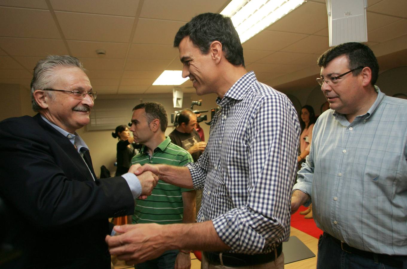 Pedro Sánchez recaba apoyos en Gijón