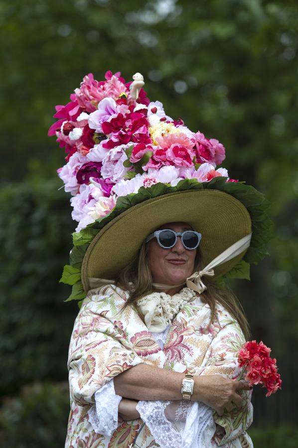 La locura de los sombreros en el Día de las Damas