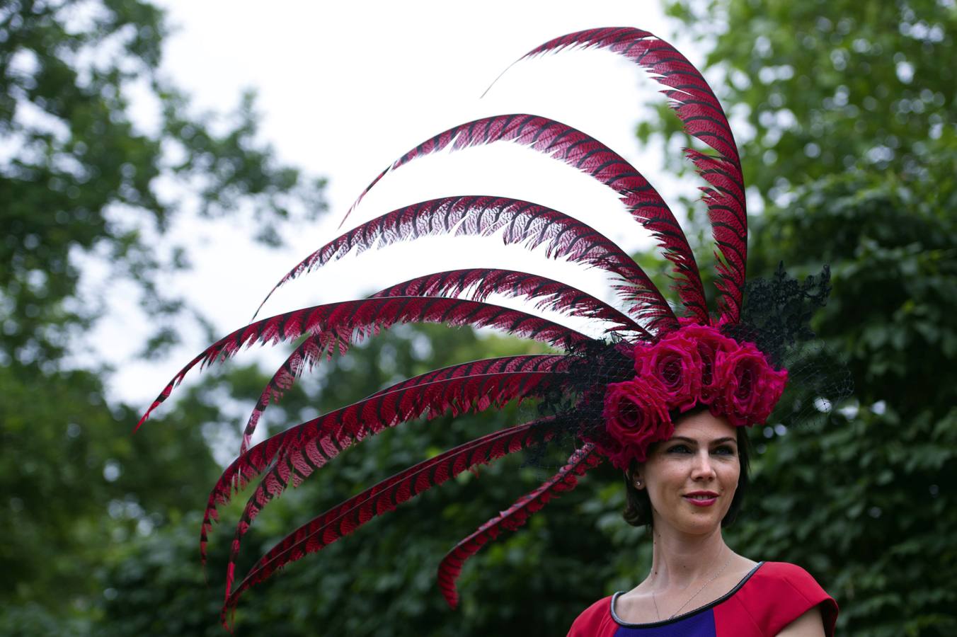 La locura de los sombreros en el Día de las Damas