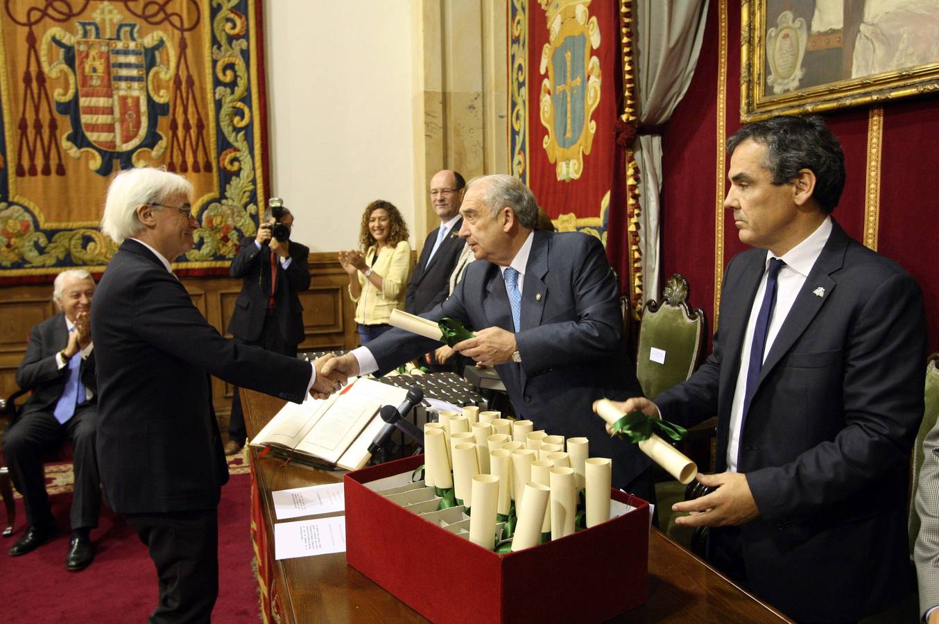 Toma de posesión de los nuevos cargos y entrega de las medallas de oro y plata de la Universidad