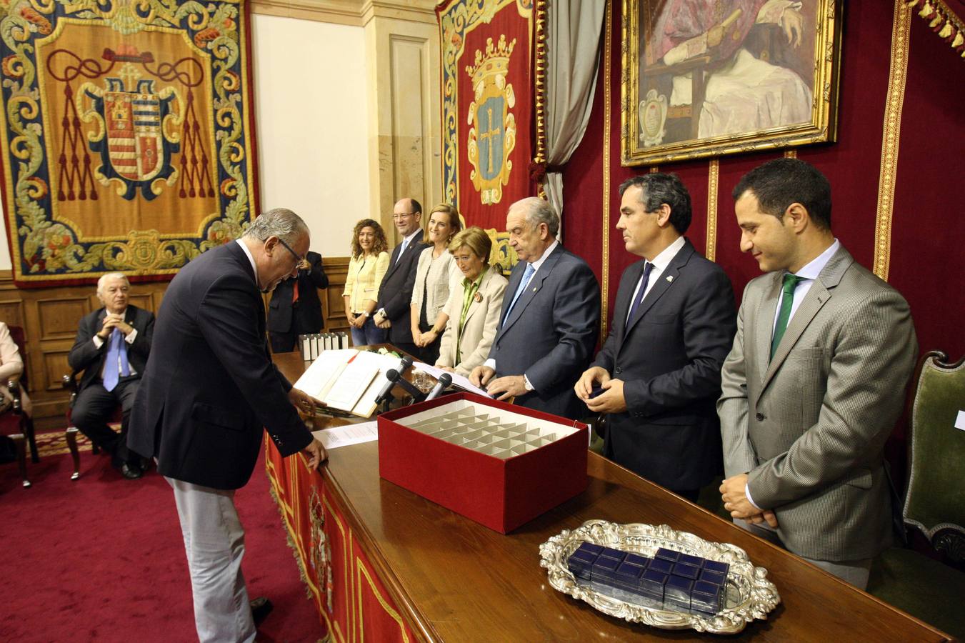 Toma de posesión de los nuevos cargos y entrega de las medallas de oro y plata de la Universidad