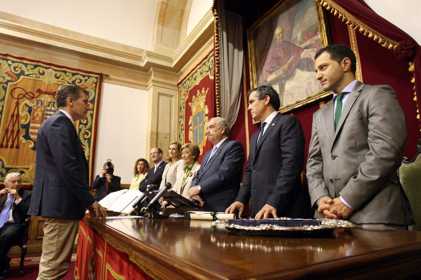 Toma de posesión de los nuevos cargos y entrega de las medallas de oro y plata de la Universidad