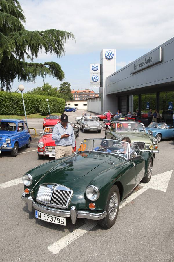 El Club Pre-68 celebra un rally de vehículos clásicos en Oviedo