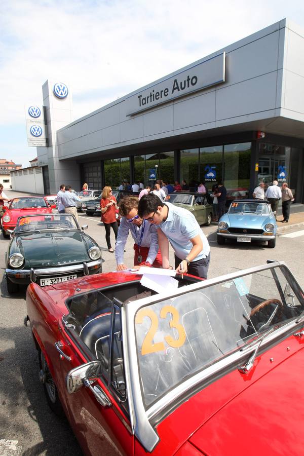 El Club Pre-68 celebra un rally de vehículos clásicos en Oviedo