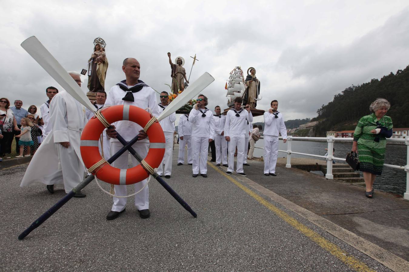 Procesión marinera en San Juan de la Arena